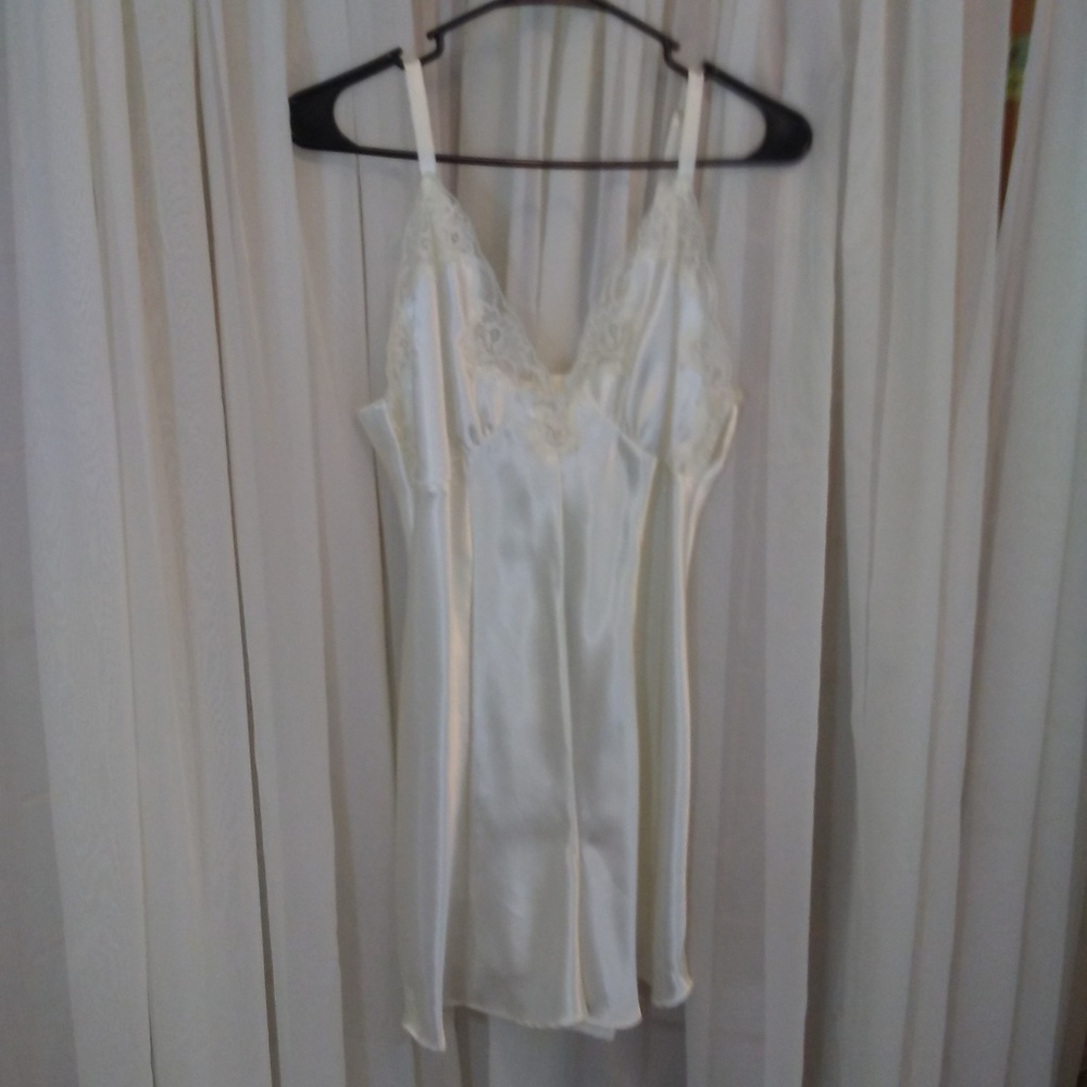 Signature Expressions Cream  Color Chemise